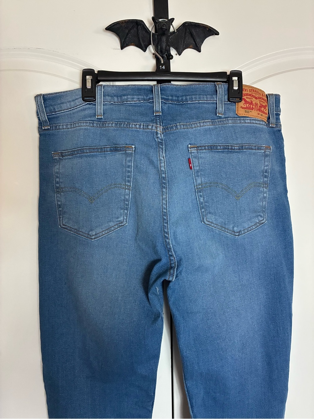 Classic Levi Straight Fit Men's Jeans - Blue Size W40 L32 - Picture 4 of 12